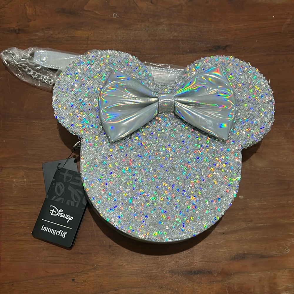 NWT Loungefly holographic Minnie crossbody
